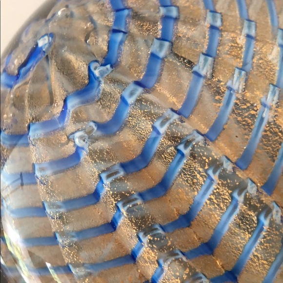 HAND BLOWN PAPERWEIGHT BLUE RIBBON/ GOLD METALLIC - Picture 4 of 8